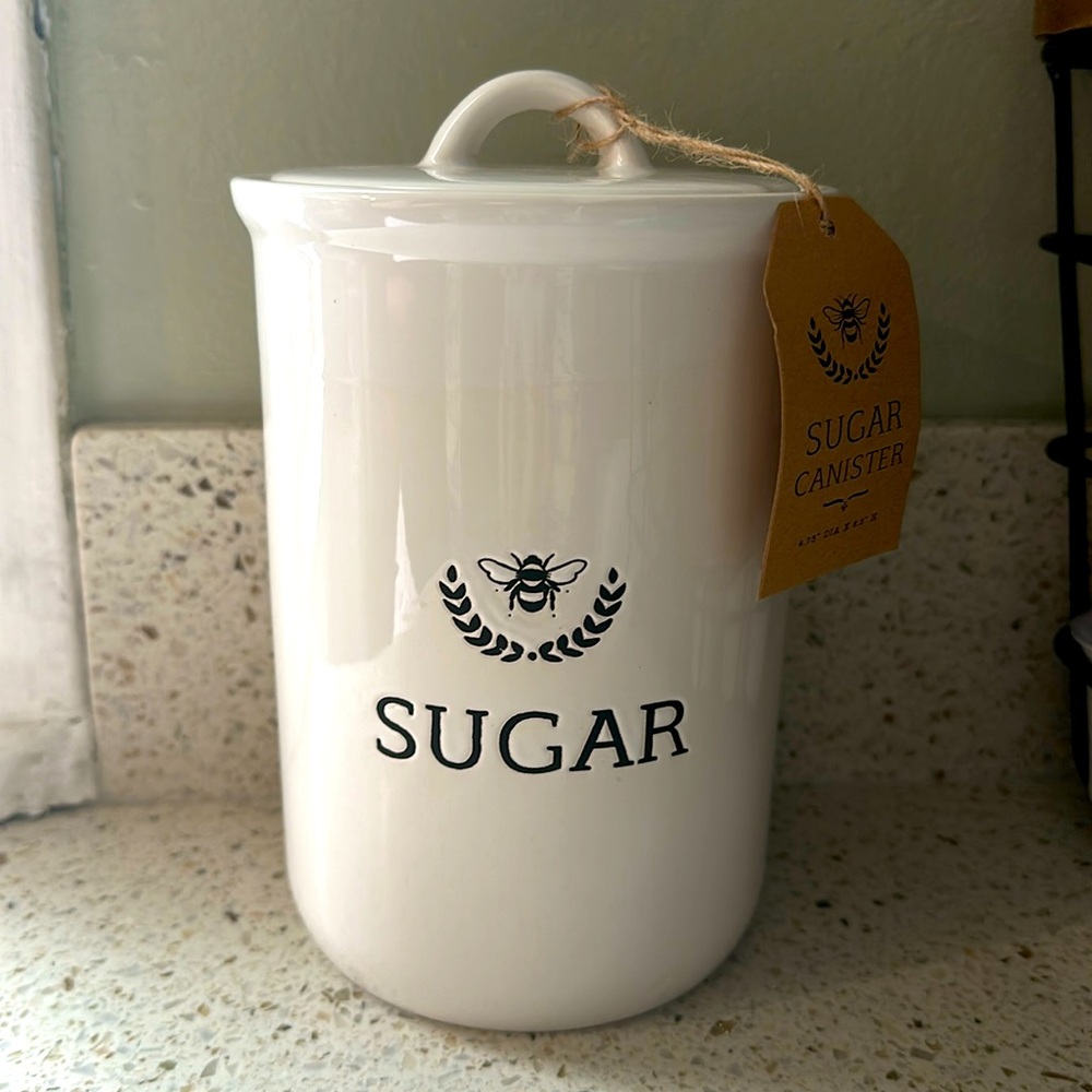 Sugar canister with bee